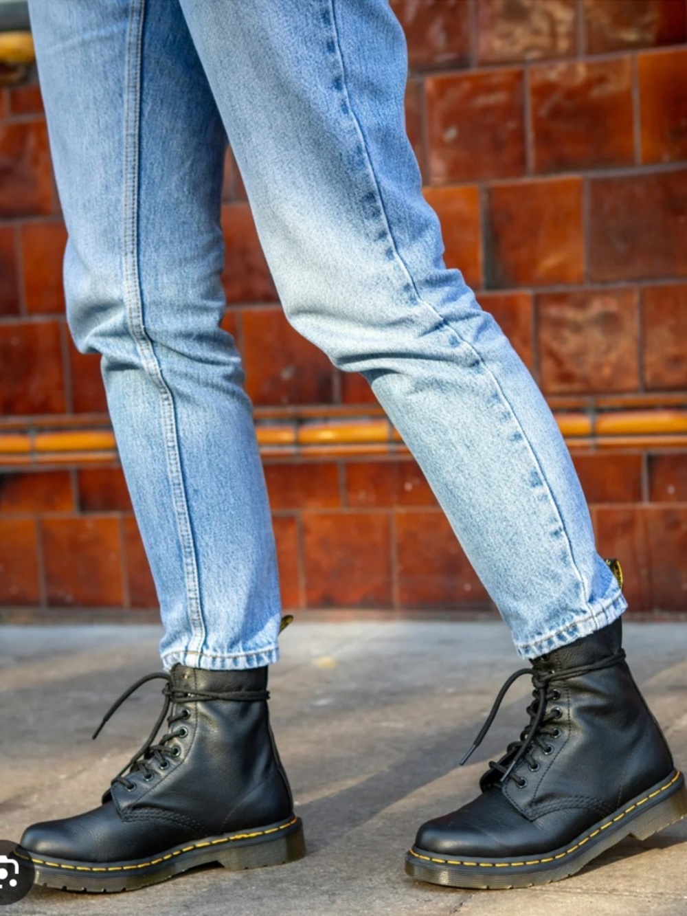 Dr. Martens Black
